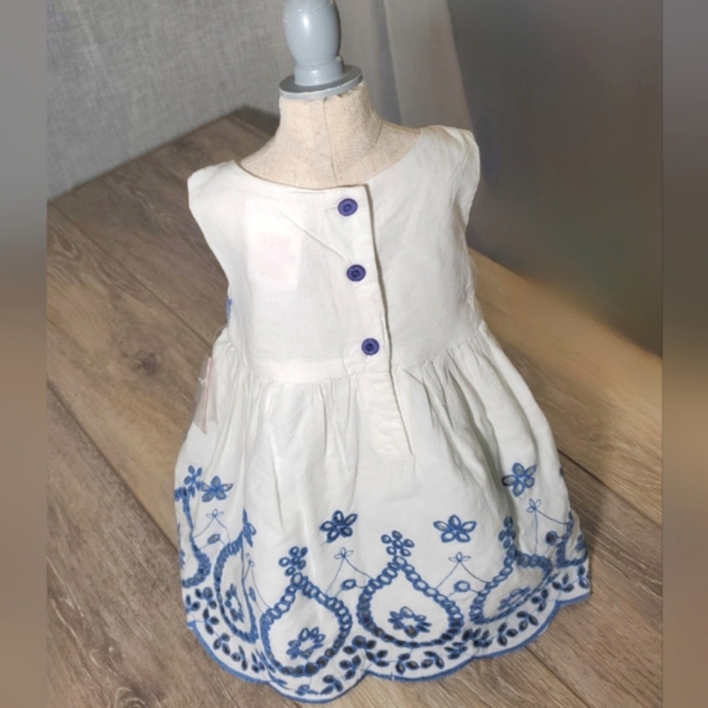 Savannah baby sleeveless embroidered white and blue dress Size 0-3 months - Picture 5 of 14